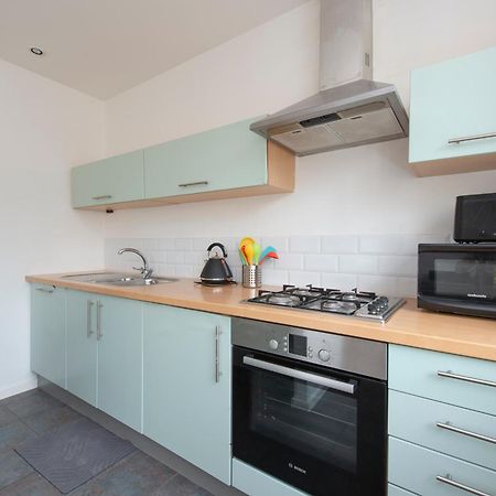 Modern Luxury Apartment By Bow Road Station Londra Dış mekan fotoğraf