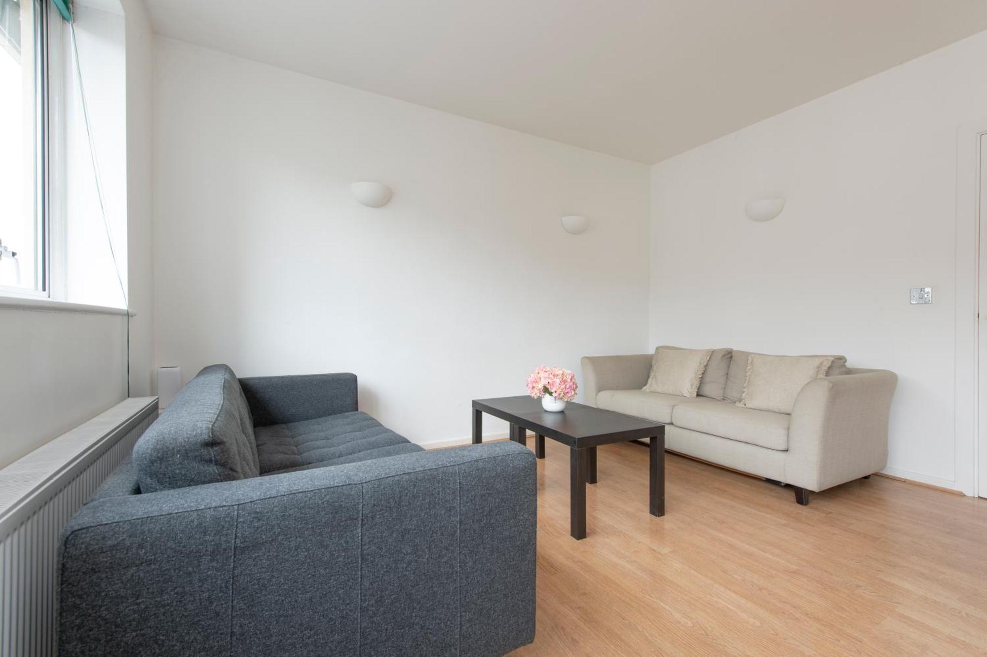 Modern Luxury Apartment By Bow Road Station Londra Dış mekan fotoğraf