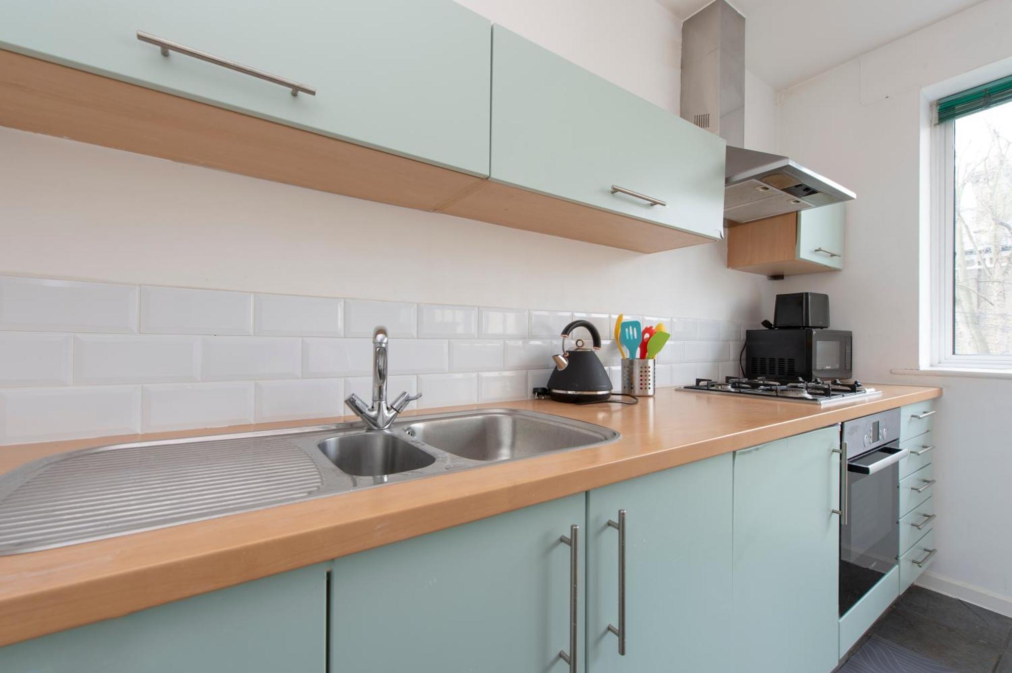 Modern Luxury Apartment By Bow Road Station Londra Dış mekan fotoğraf