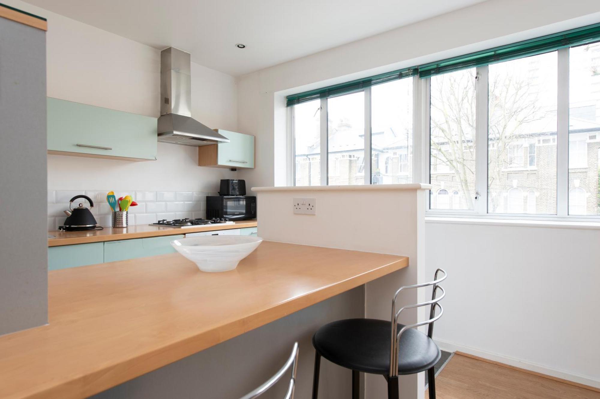 Modern Luxury Apartment By Bow Road Station Londra Dış mekan fotoğraf