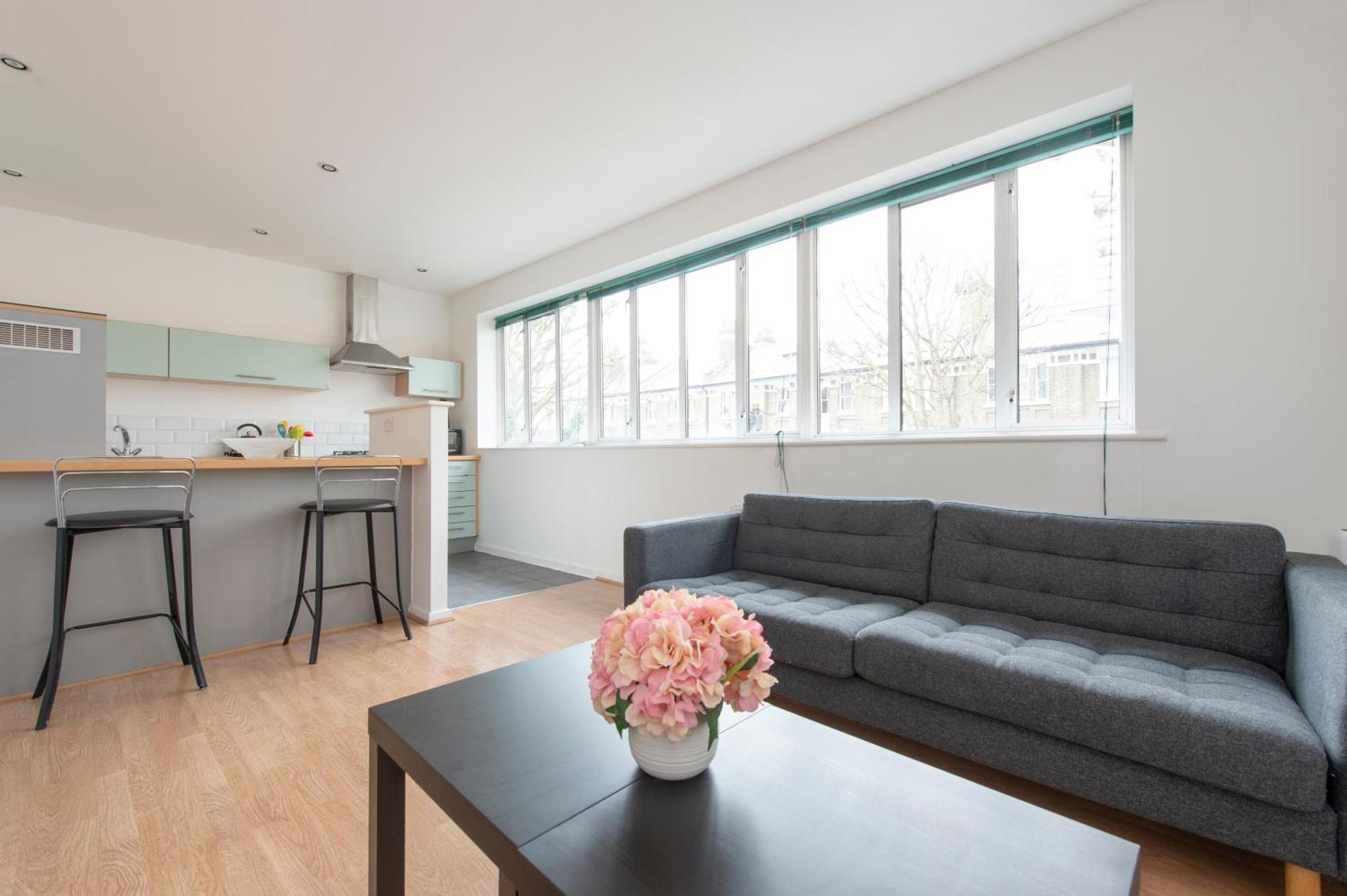 Modern Luxury Apartment By Bow Road Station Londra Dış mekan fotoğraf