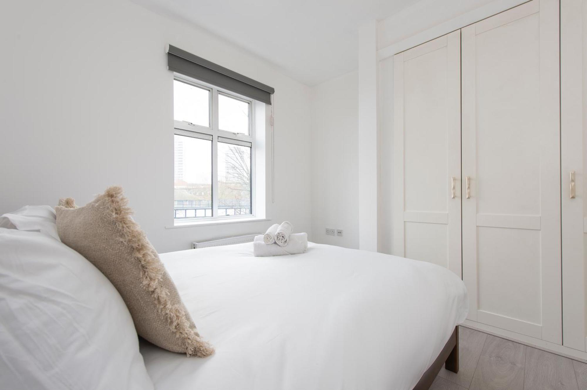Modern Luxury Apartment By Bow Road Station Londra Dış mekan fotoğraf