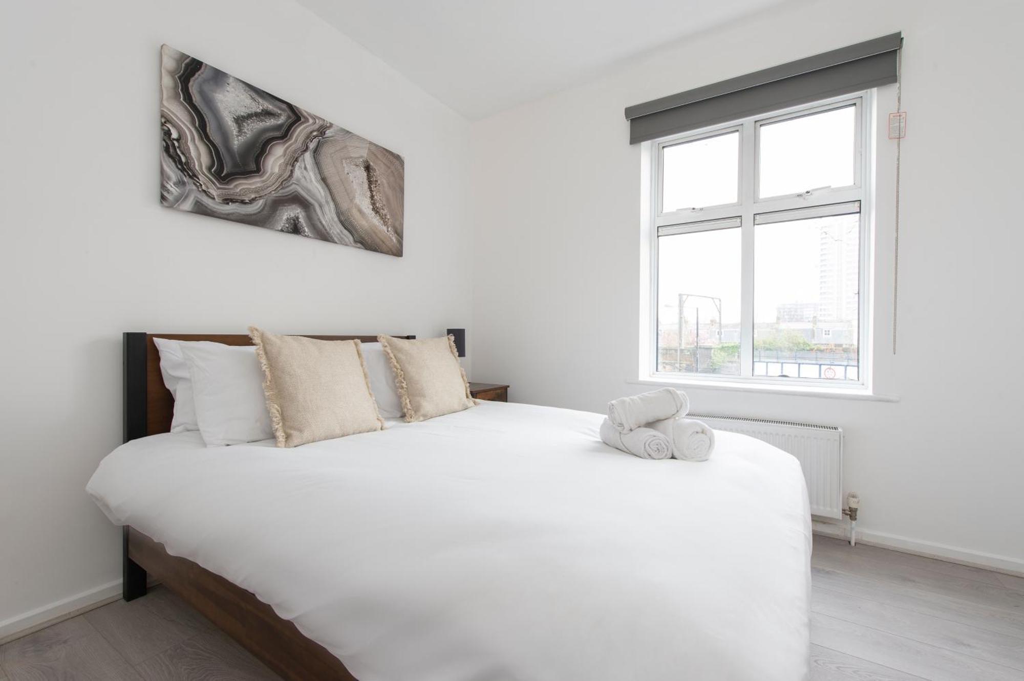 Modern Luxury Apartment By Bow Road Station Londra Dış mekan fotoğraf