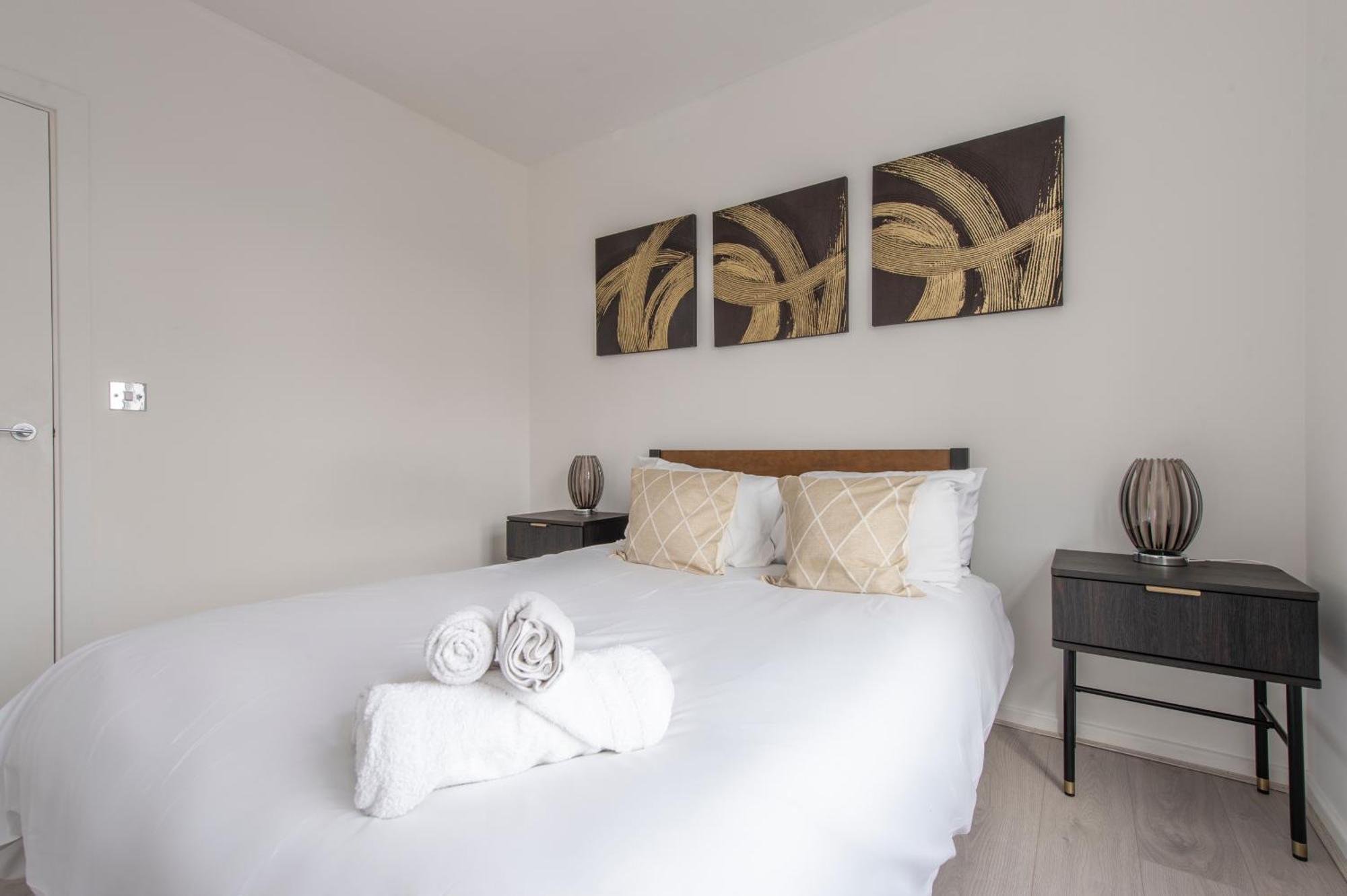 Modern Luxury Apartment By Bow Road Station Londra Dış mekan fotoğraf