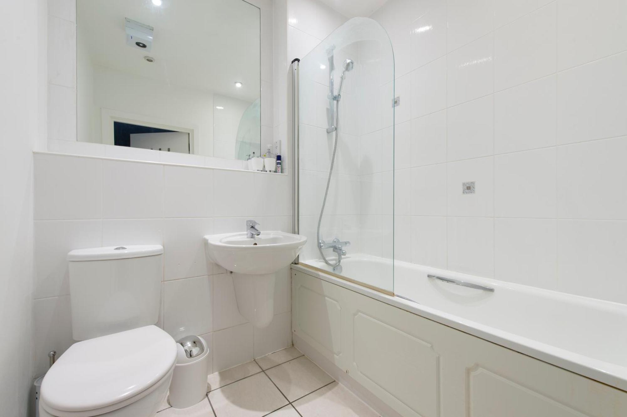 Modern Luxury Apartment By Bow Road Station Londra Dış mekan fotoğraf