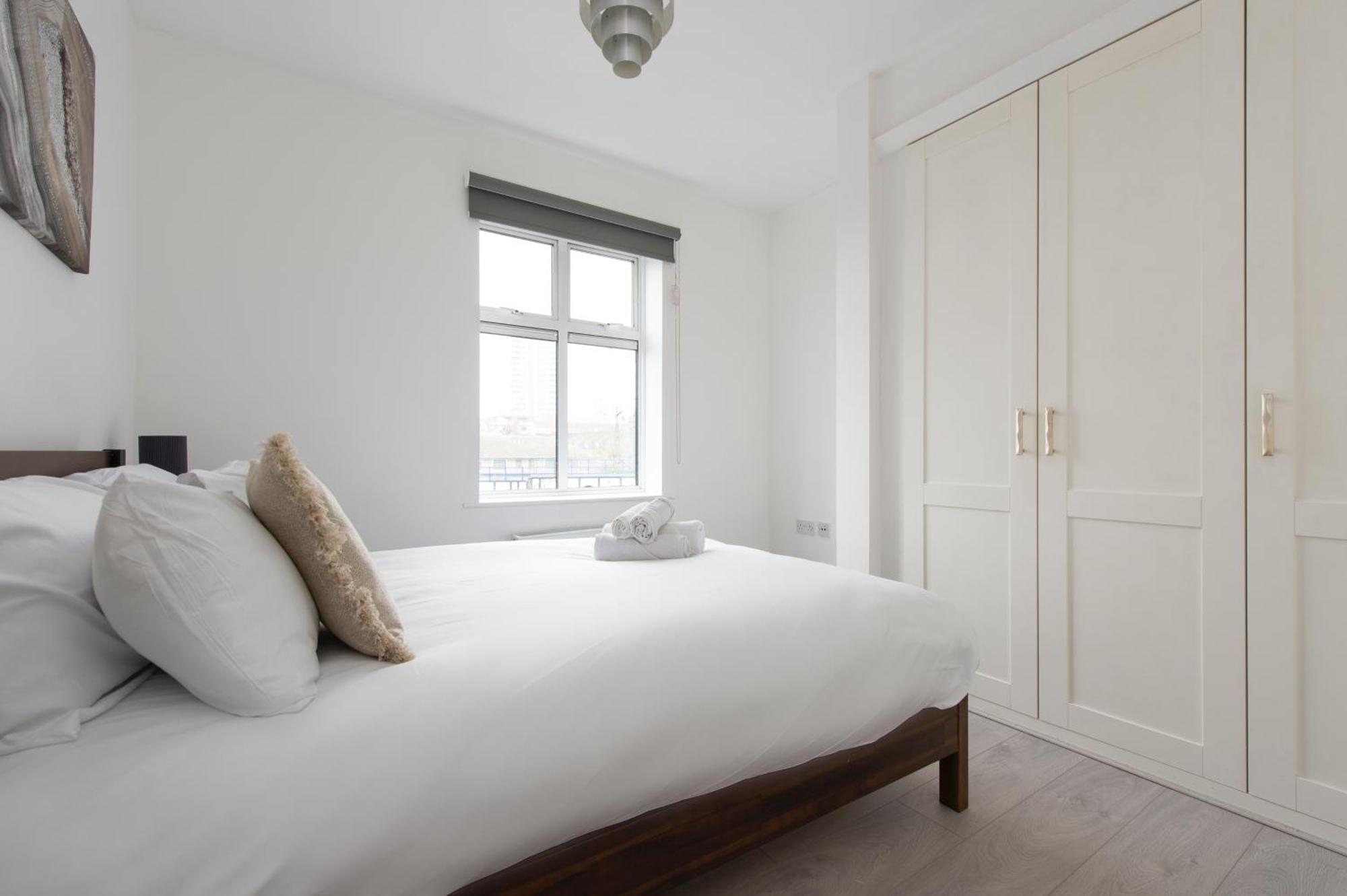 Modern Luxury Apartment By Bow Road Station Londra Dış mekan fotoğraf