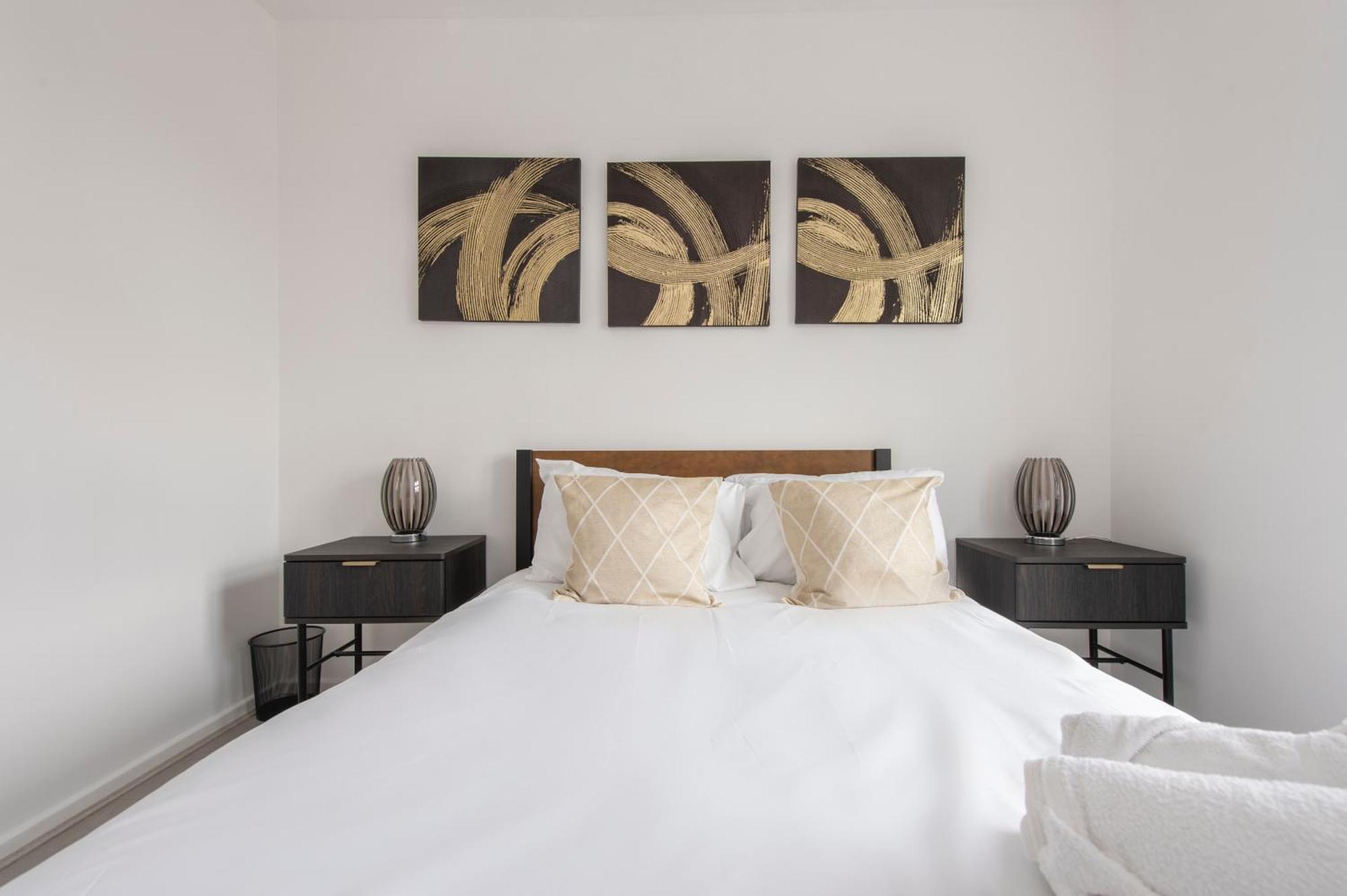 Modern Luxury Apartment By Bow Road Station Londra Dış mekan fotoğraf