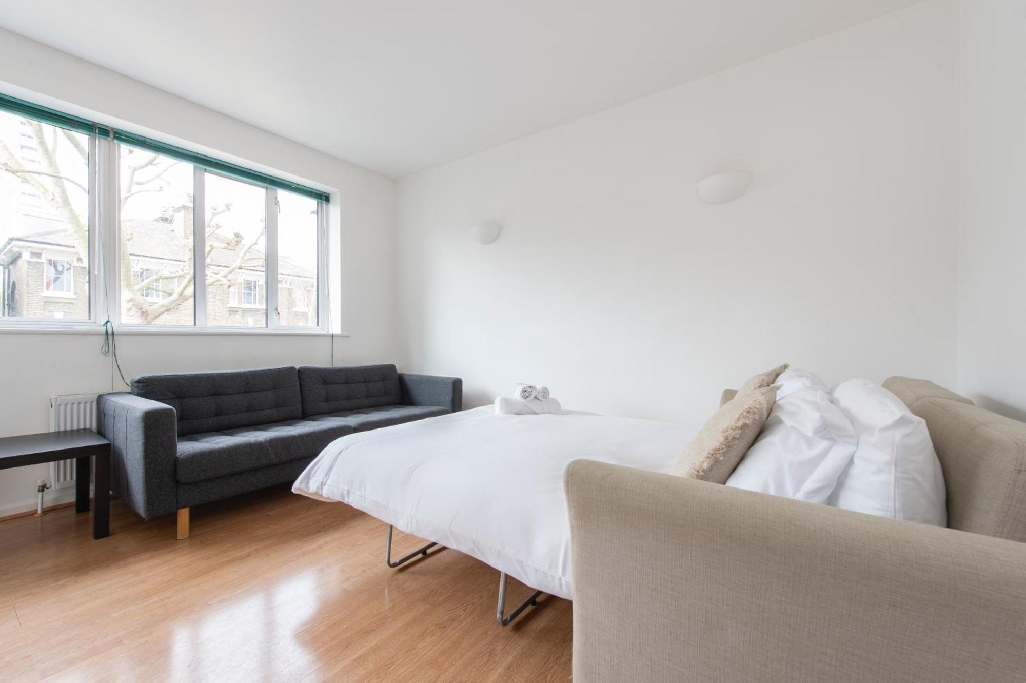 Modern Luxury Apartment By Bow Road Station Londra Dış mekan fotoğraf